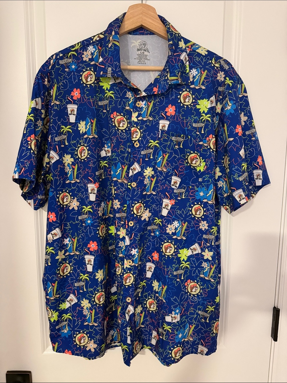 Buc-ee’s Blue Tropical Print Short-Sleeve Shirt